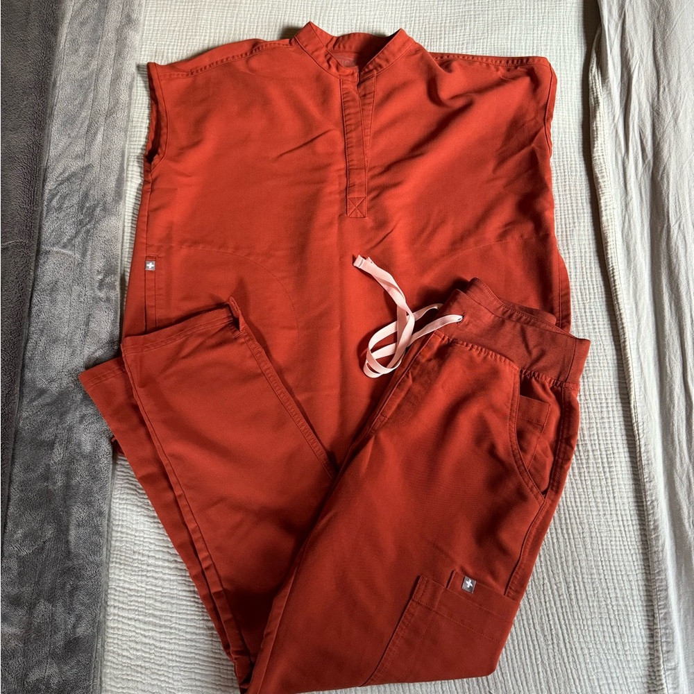 Figs Women’s Scrub Set